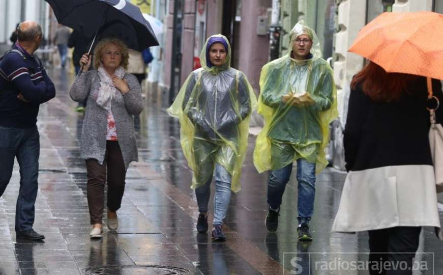Juni kao oktobar: Prošetajte s nama sarajevskim kišnim ulicama
