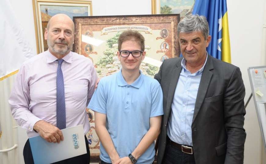 Općina Centar podržala mladog fizičara Irfana Durmića