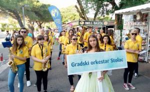 Mladi iz Trebinja i Stoca zajedno pjevaju Balaševića: 4. Festival Femus 