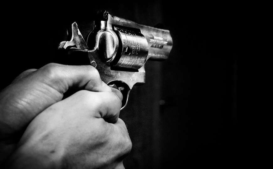 Sarajevo: Uz prijetnju pištoljem opljačkan Konzum