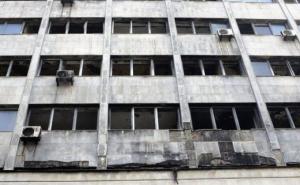 Tuzla: Razbijena stakla sa zgrade Sodaso skinuta četiri godine nakon protesta