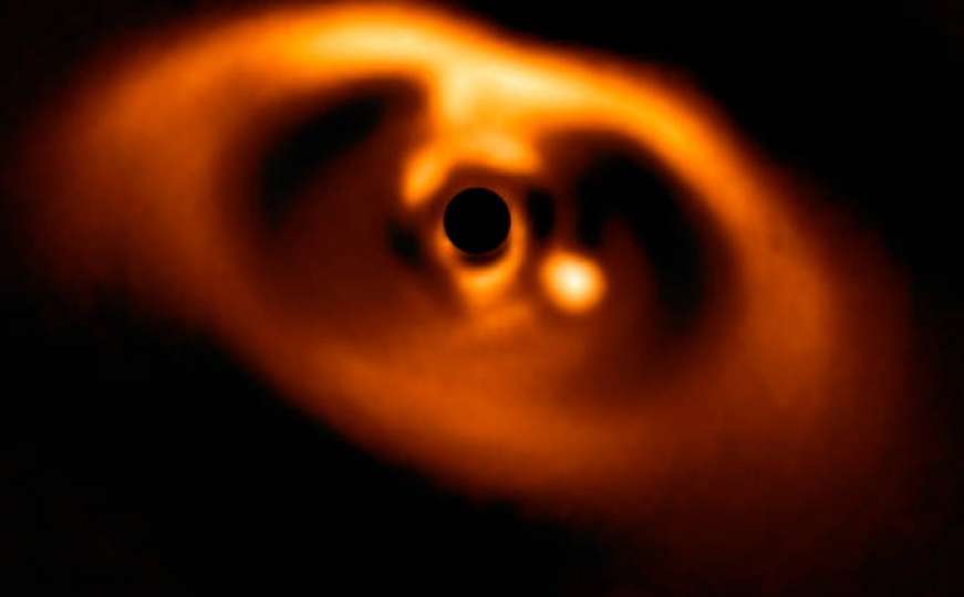 Astronomi predstavili prvu fotografiju nastajanja planeta