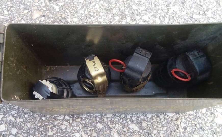 Pronađene ručne bombe u kasarni Ušivak