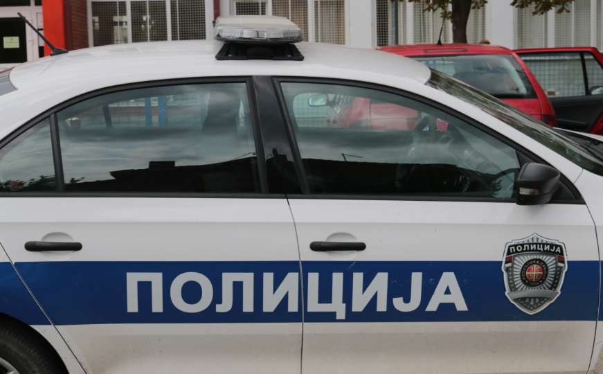 Automobil uletio u kafić u Beogradu, dvije osobe povrijeđene
