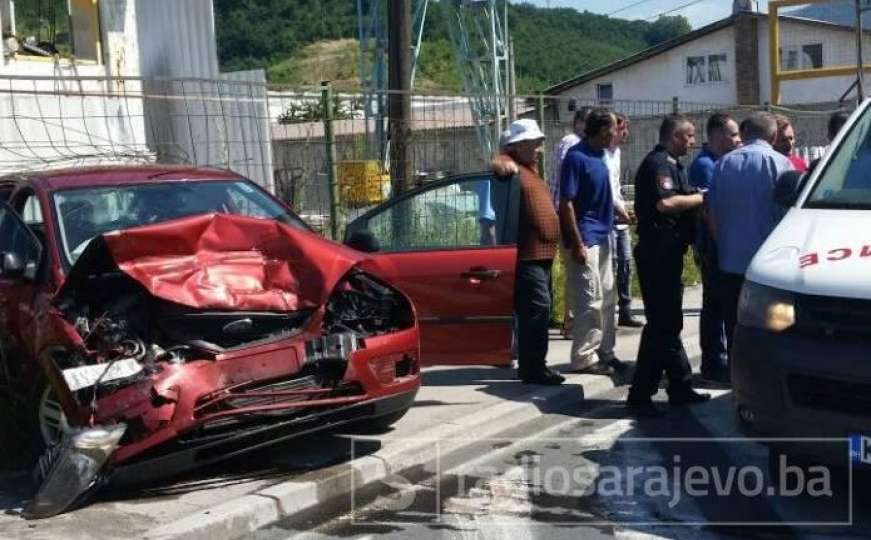 Naselje Vlakovo kod Sarajeva: Četiri osobe povrijeđene u sudaru dva vozila