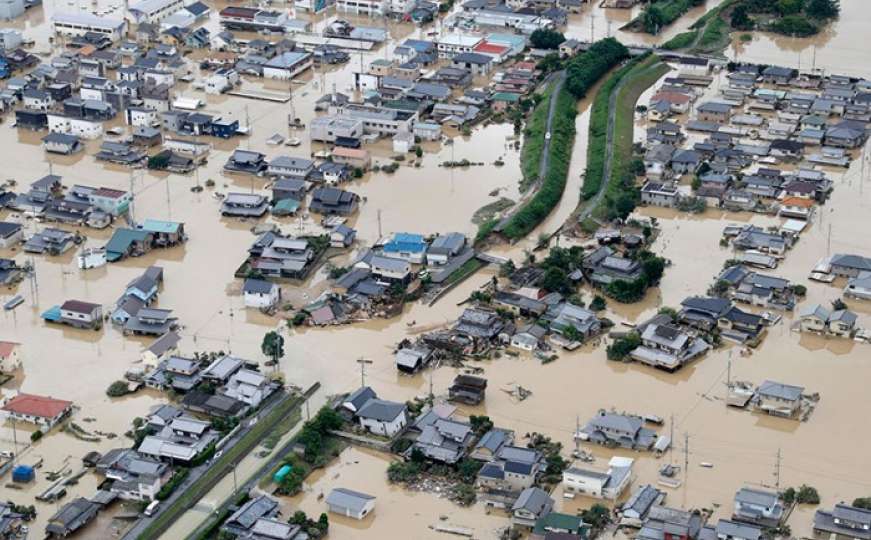 Oluje i poplave u Japanu ubile 64 osobe, milioni u bijegu