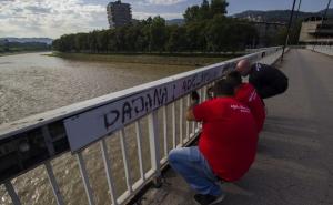 Zenica: Volonteri očistili Jalijski most od grafita