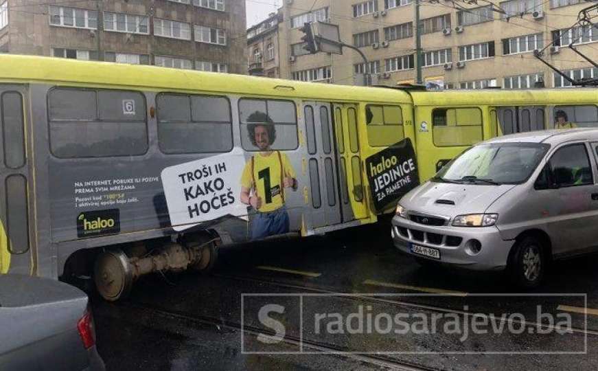 Sarajevo: Tramvaj iskočio iz šina na Skenderiji