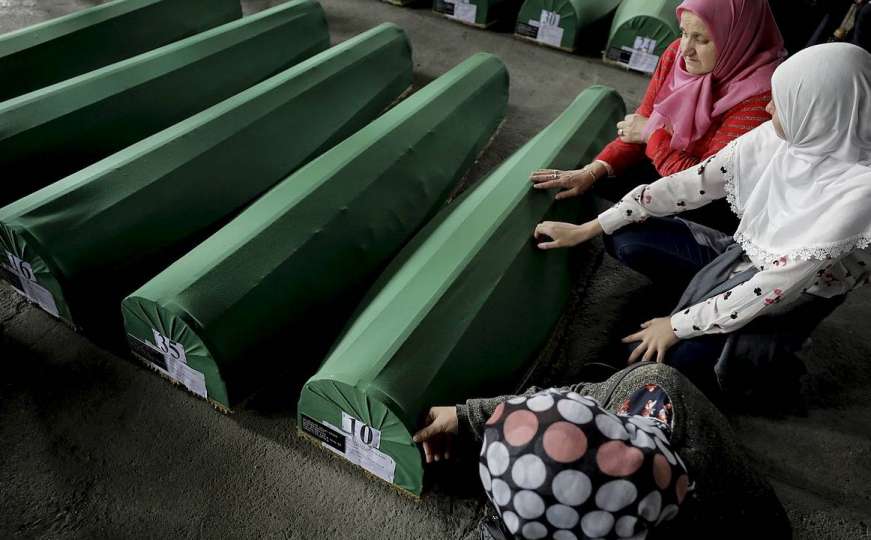 Tužna povorka s tabutima 35 žrtava genocida stigla u Potočare 