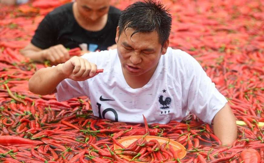 Kina: Pojeo 50 ljutih papričica za 68 sekundi
