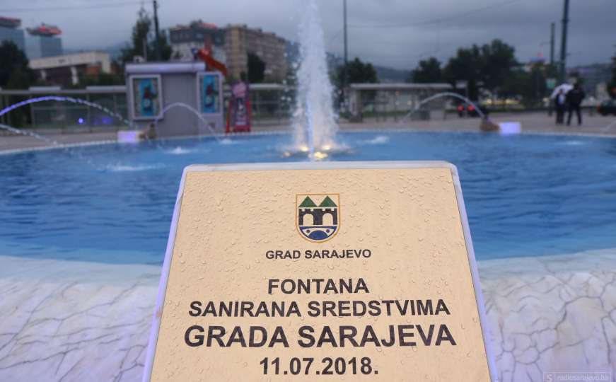 Sarajlije misle na Srebrenicu, otvorena fontana na Trgu žrtava genocida