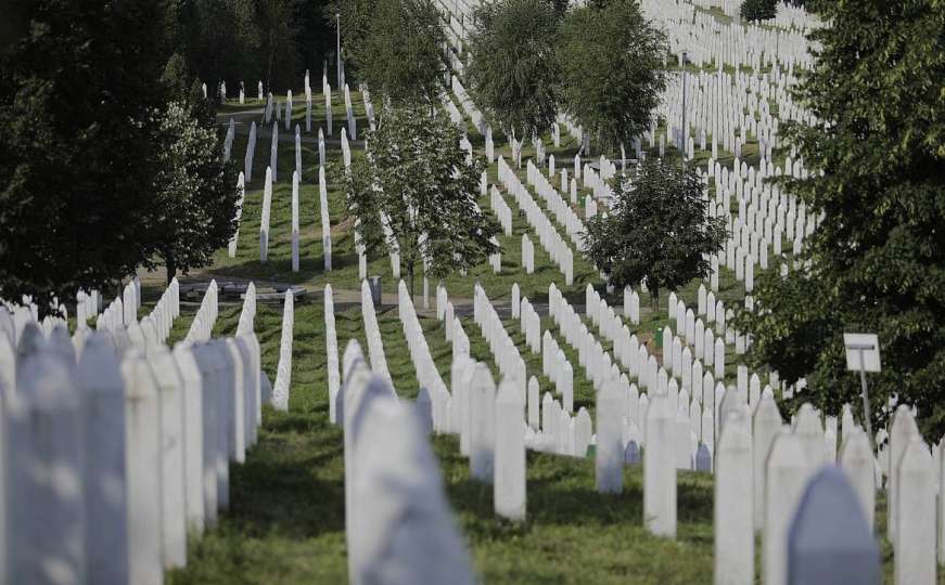 Nakon dženaze i ukopa žrtava genocida: Tišina nad "dolinom bijelih nišana"