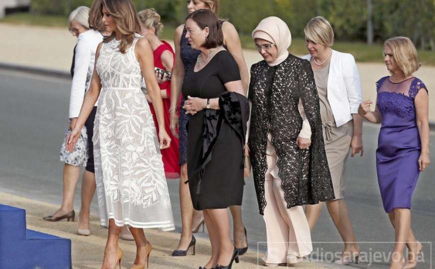 Melania Trump obara s nogu u prozirnoj haljini