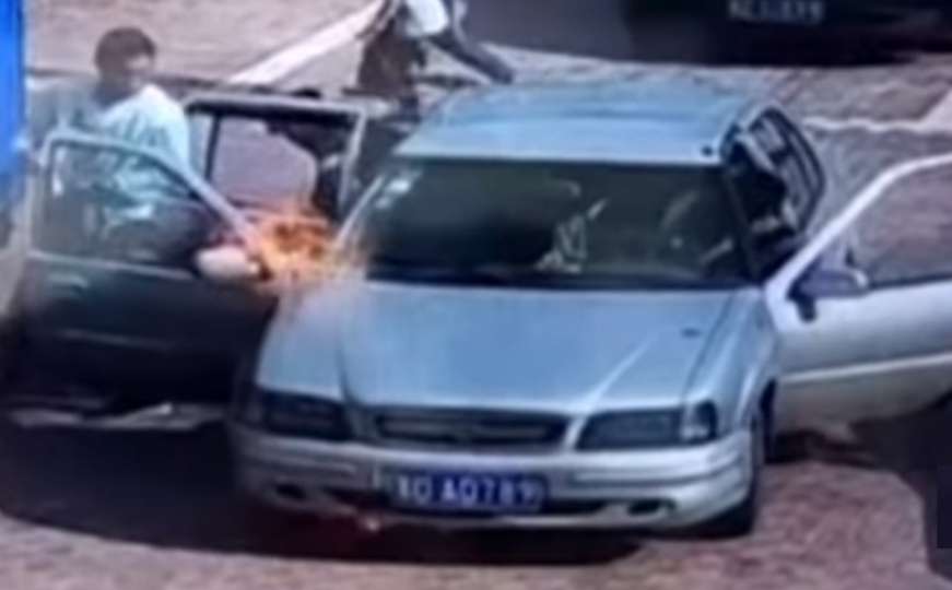 Zapaljen automobil zapalio internet: Znate da treba nešto poduzeti, ali kako