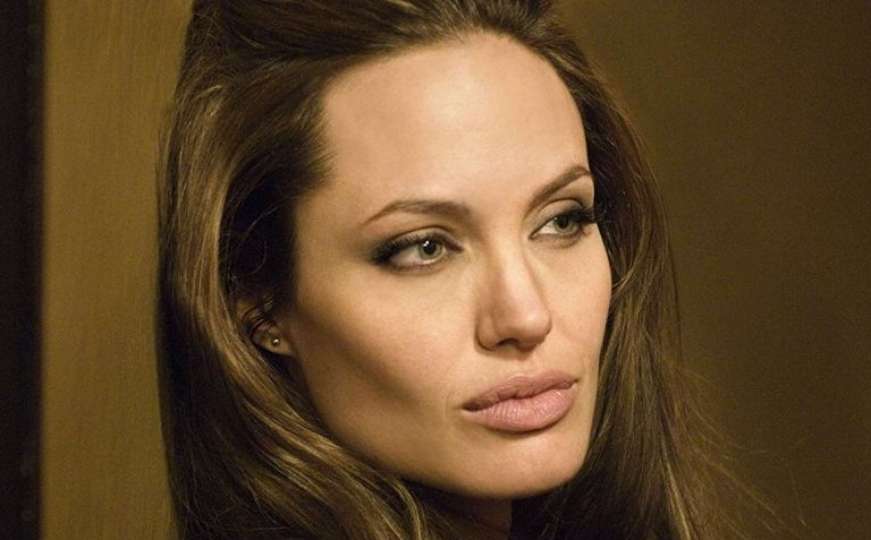 Angelina Jolie uputila snažnu poruku porodicama žrtava genocida u Srebrenici