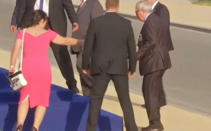 Juncker jedva stajao na nogama: Dok jedni kažu da je pijan, on se žali na išijas