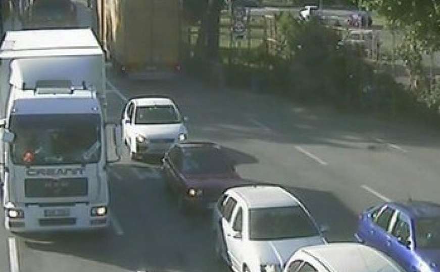 Gužve na graničnim prelazima: Povremena obustava saobraćaja na GP Deleuša