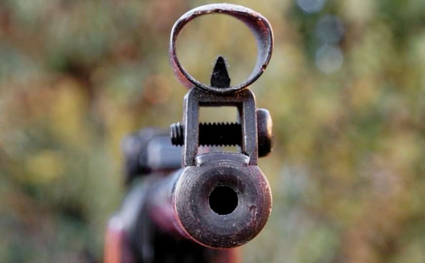 Kozarska Dubica: Lišen slobode jer je vatrenim oružjem prijetio lovočuvaru