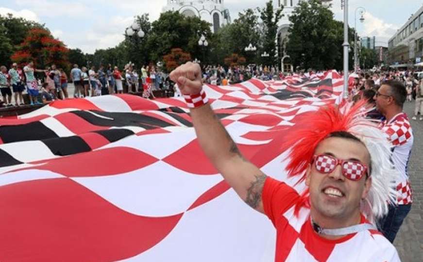 Vatreni okupirali Moskvu: Crveni trg preplavili hrvatski navijači