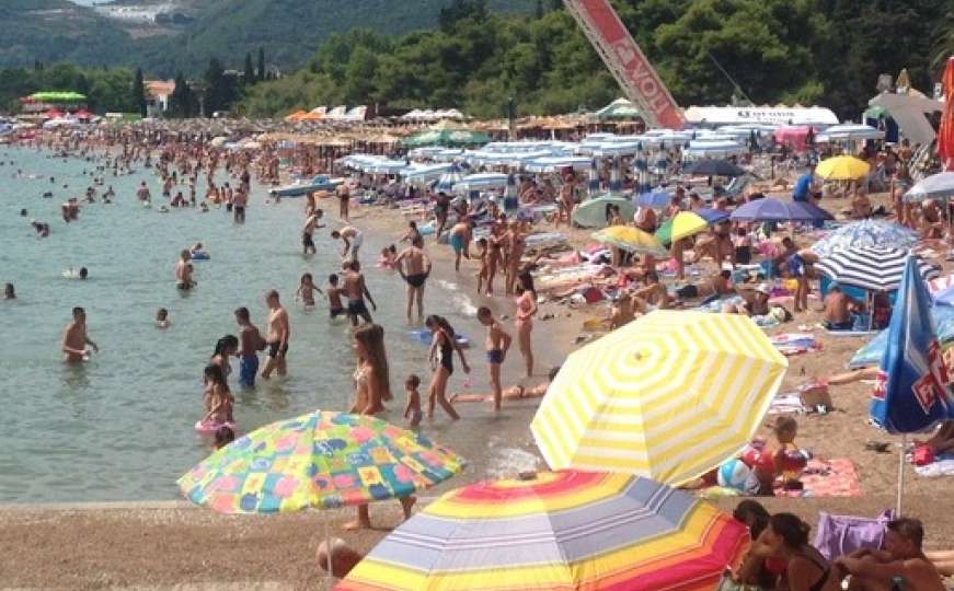 Državljani BiH u velikom broju odmaraju na crnogorskom primorju