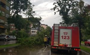 Olujno nevrijeme pogodilo Zenicu i ostavilo ogromnu štetu iza sebe