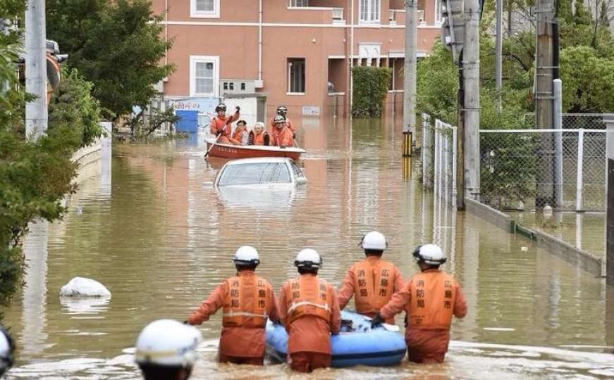 U poplavama i klizištima u Japanu stradale 222 osobe