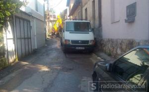 Brojni dijelovi Sarajeva i danas bez vode: Na Gorici se voda slijeva niz ulicu