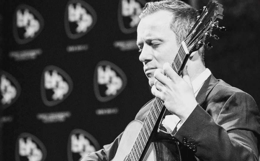 Koncert klasične gitare: Sanel Redžić 24. jula nastupa u Tuzli