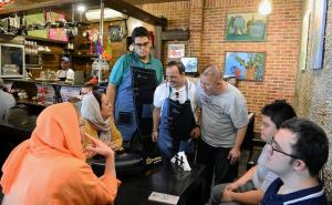 Teheran: U kafiću "Downtism" rade mladi s Downovim sindromom i autistične osobe