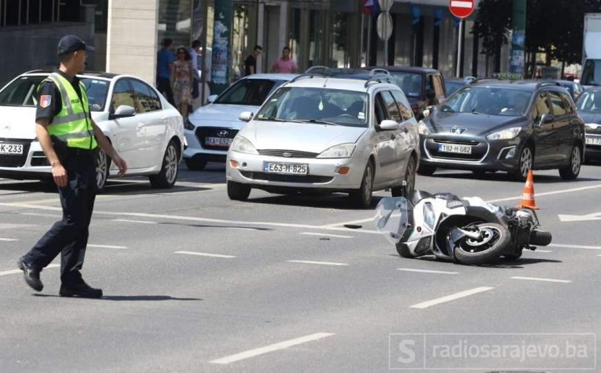 Udes na Marijin-Dvoru: Vozač motocikla hitno prevezen u bolnicu
