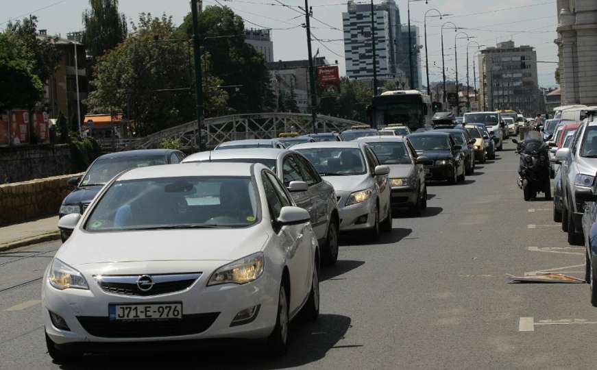 Četiri vozila učestvovala u lančanom sudaru u centru Sarajeva