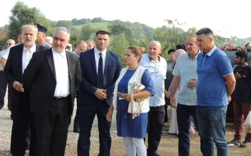 Reis Kavazović posjetio migrante u Velikoj Kladuši i poslao poruku vlastima