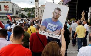 Pravda za Dženana Memića: Ispred Narodnog pozorišta u Sarajevu danas protest