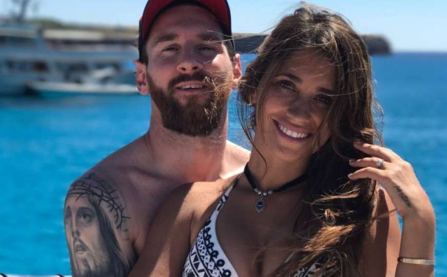 Messi smiješnim poziranjem na jahti zasjenio i lijepu suprugu