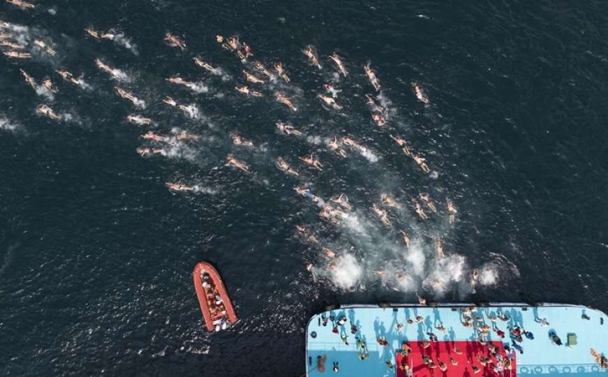 Istanbul: Hiljade plivača preplivalo preko Bosfora iz Azije u Europu