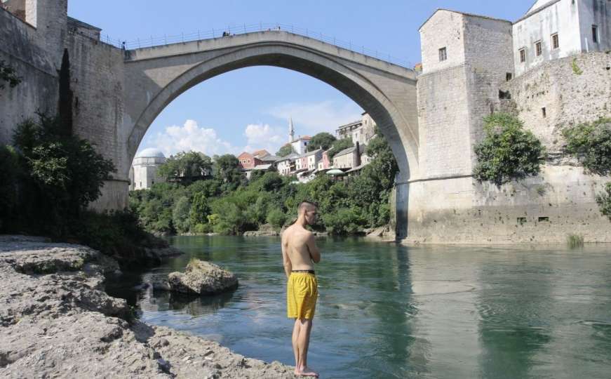 Izronio je Stari za one što ga vole: Prije 14 godina obnovljen Stari most