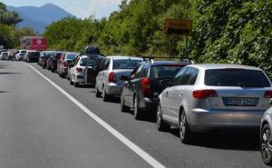 Gužve: Duge kolone vozila na graničnim prelazima Doljani i Izačić