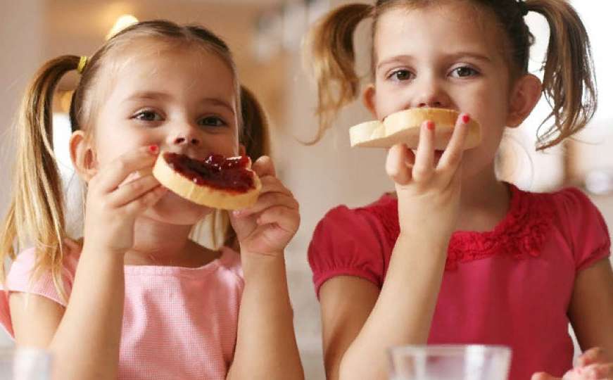 Pedijatri upozoravaju: Roditelji moraju biti svjesni čime hrane svoju djecu