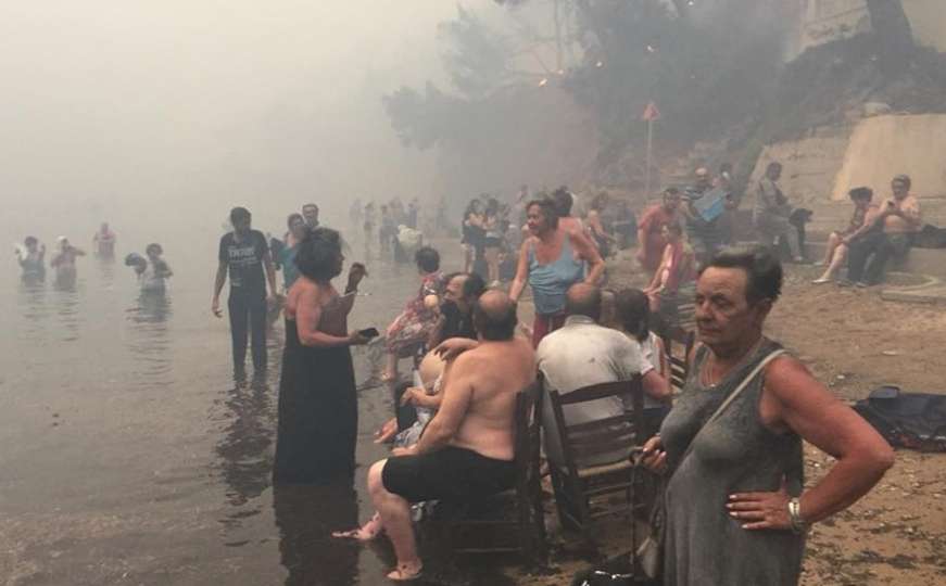 Nevjerovatne i zastrašujuće fotografije požara u Atini 