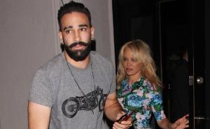 Adil Rami i Pamela Anderson uhvaćeni u intimnim trenucima