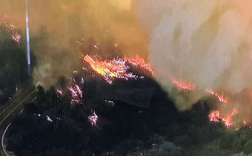 Požar hara Kalifonijom: Hiljade ljudi napustilo domove, jedna osoba poginula