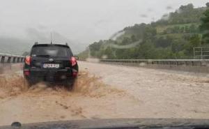 Obustavljen saobraćaj na autoputu: Radi se na sanaciji kod tunela 1.mart