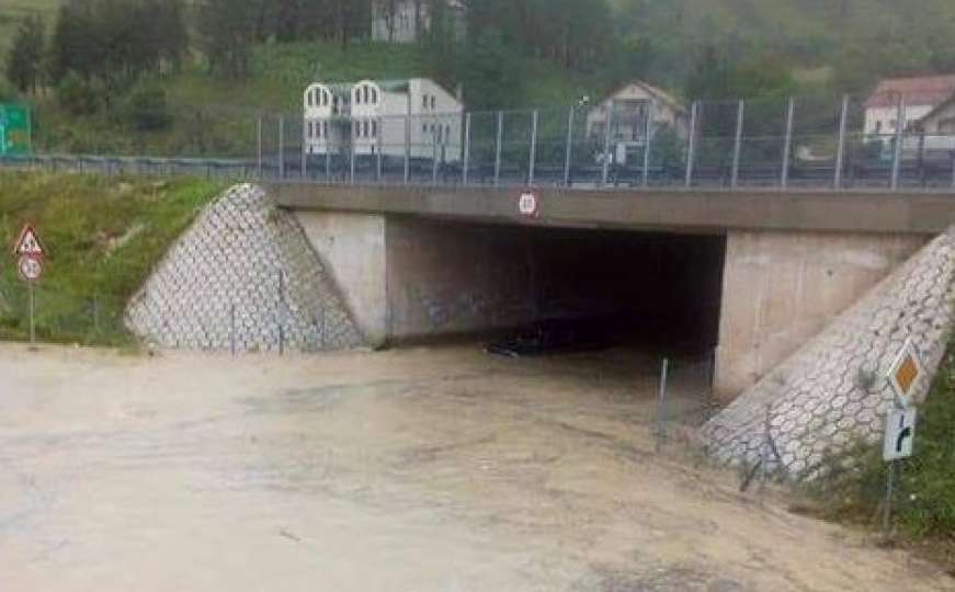 Olujno nevrijeme u Kaknju, Zenici i Tuzli uzrokovalo poplave i klizišta