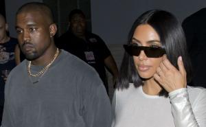 Kim Kardashian na izlaz sa suprugom došla u izdanju bez grudnjaka