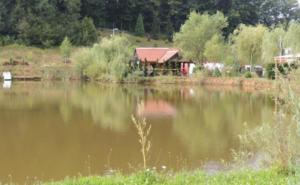 Muškarac preminuo nakon skoka u jezero kod Srebrenika