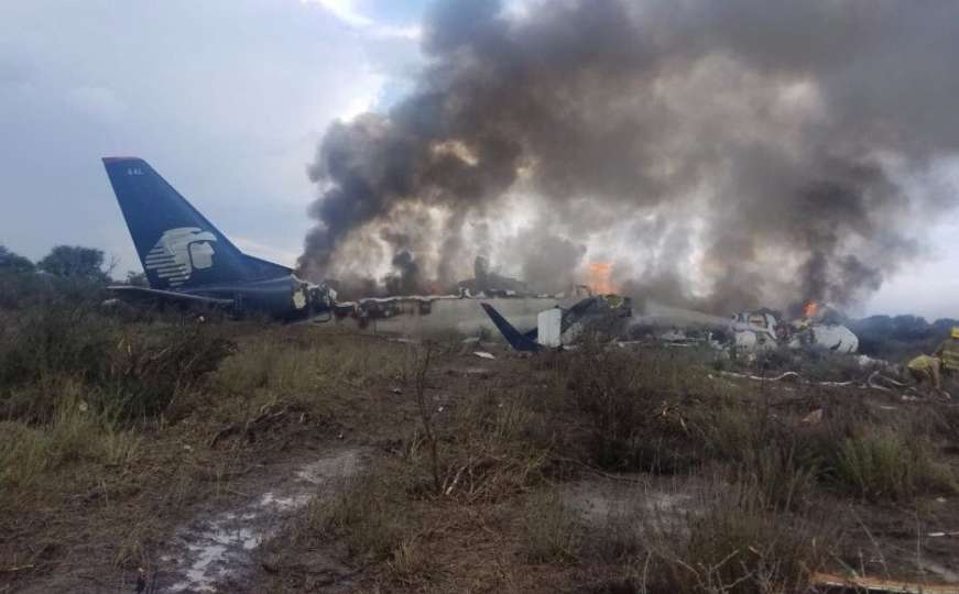 Meksiko: Srušio se avion sa 101 osobom, niko nije poginuo