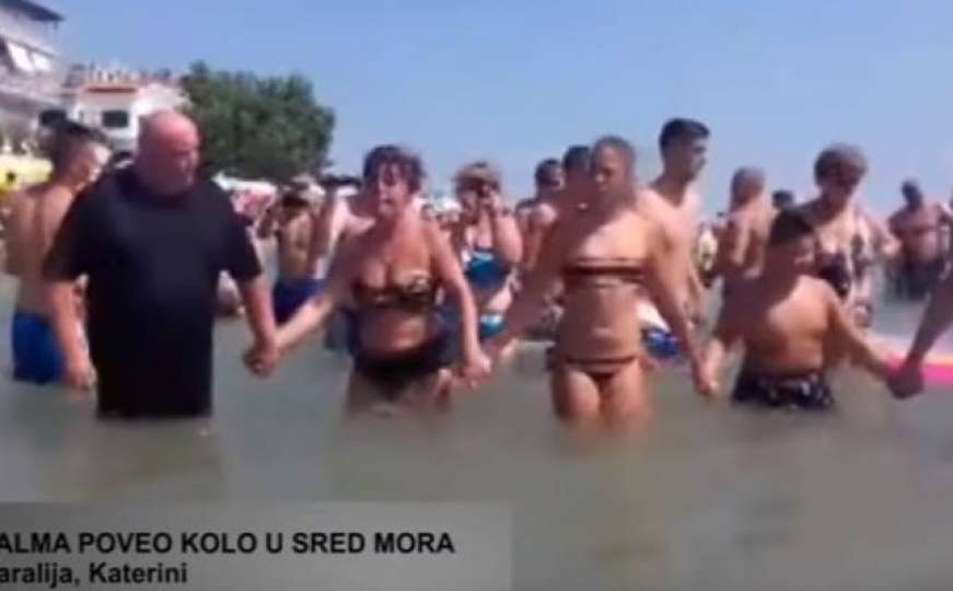 Srbijanski političar Palma poveo kolo u moru u Grčkoj