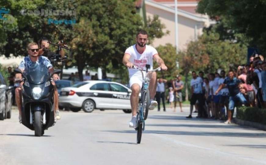 Ibro Basarić novi je svjetski rekorder u vožnji bicikla na zadnjem točku