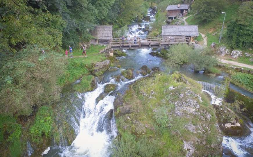 Krupa na Vrbasu: Vodopadi, stare vodenice i šetalište uz obalu