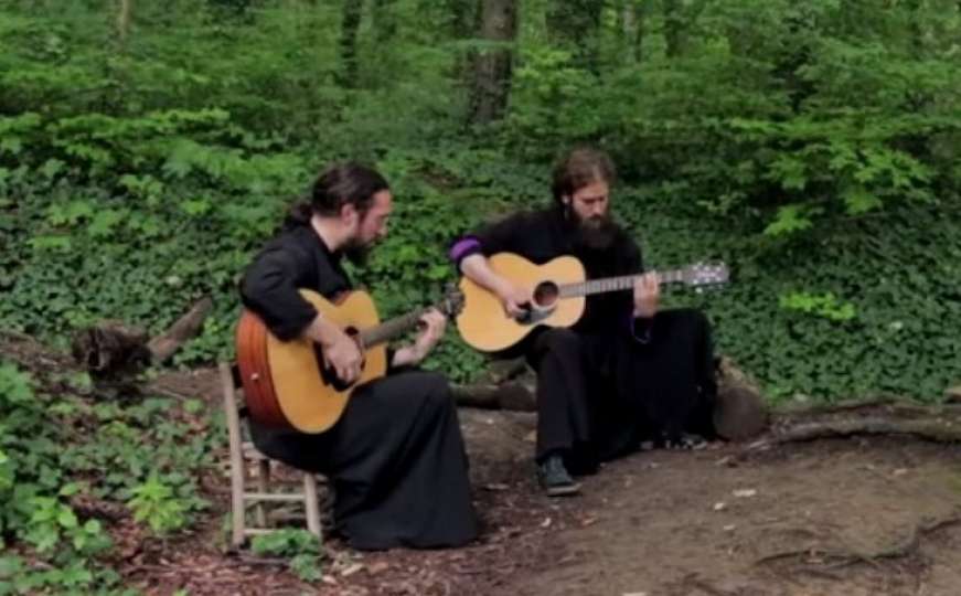 Pogledajte kako pravoslavni monasi sviraju Iron Maiden